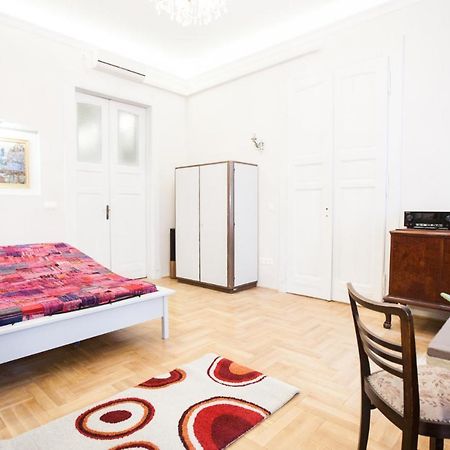 N40 By Small Home Budapest Esterno foto