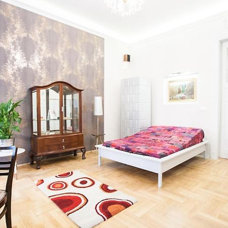 N40 By Small Home Budapest Esterno foto
