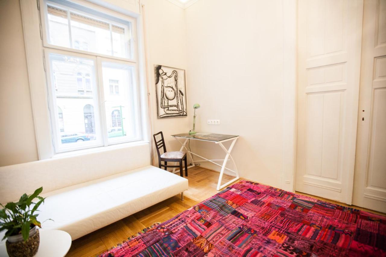 N40 By Small Home Budapest Esterno foto